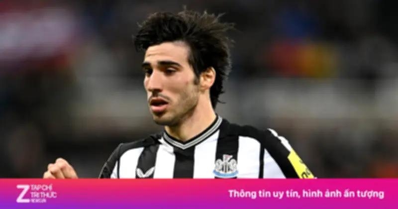 Arsenal dùng Trossard làm 'vật tế thần' cướp Tonali từ tay MU