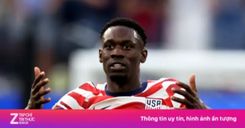 Arsenal sắp thu bộn tiền nhờ điều khoản bán lại Folarin Balogun