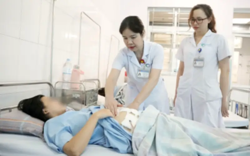 Đau bụng khi đi du lịch, người phụ nữ 28 tuổi sốc mất máu vì thai ngoài tử cung vỡ