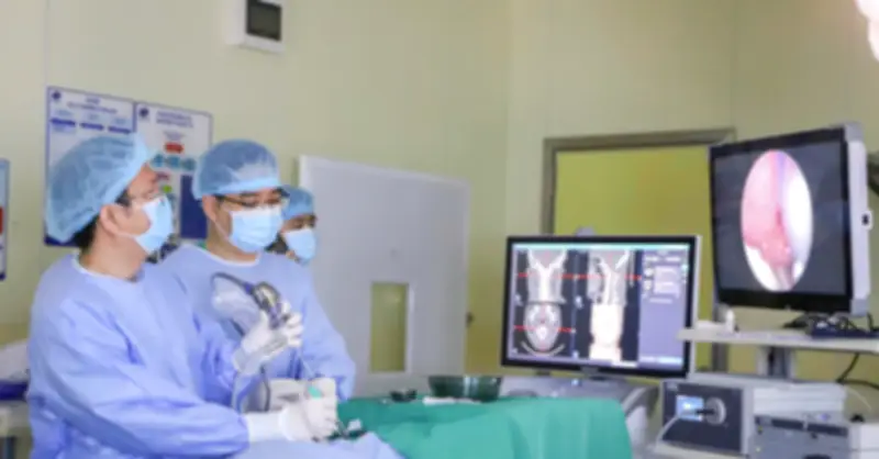 Đau cổ vai gáy kéo dài, người phụ nữ 49 tuổi phát hiện thoát vị đĩa đệm cổ nặng