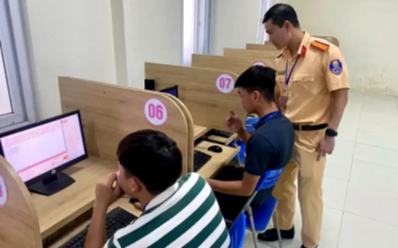 Bộ Công an đề xuất giảm 50% thời gian cấp giấy phép lái xe