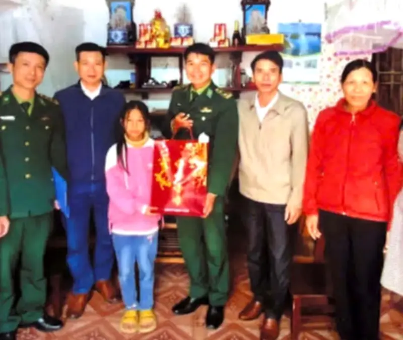 Bộ đội Biên phòng Hưng Yên nhận nuôi 31 em học sinh khó khăn