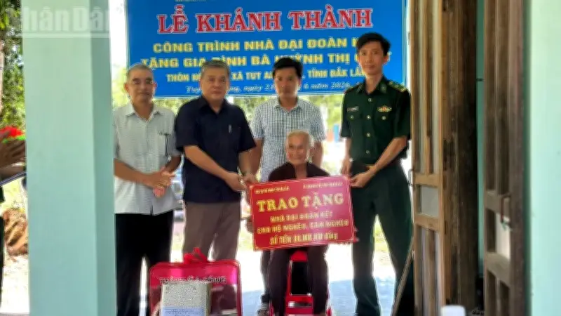 Bộ đội Biên phòng Đắk Lắk trao tặng Nhà Đại đoàn kết cho hộ nghèo