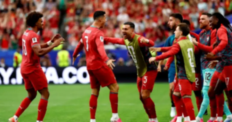 Bồ Đào Nha đáp trả Henry: Ronaldo ghi bàn, đội bóng ghi bàn
