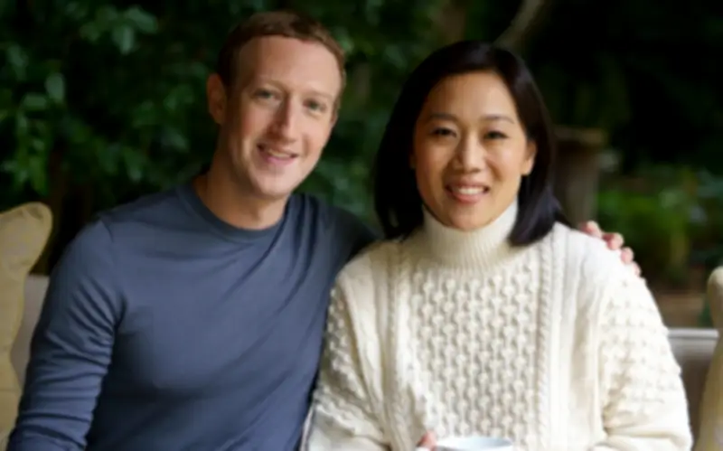 Bí quyết giữ hôn nhân hạnh phúc hơn 20 năm của tỷ phú Facebook với vợ bình thường