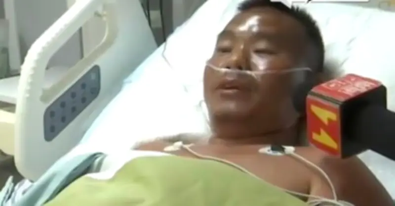 Bị sóng cuốn khi đi đào biển, người đàn ông ăn 80 con cua để sống sót