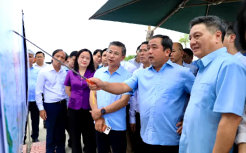 Bí thư Hà Nội kiểm tra 3 dự án giao thông trọng điểm, yêu cầu thông xe trước Tết 2027