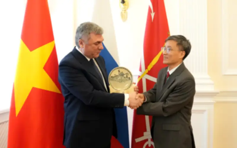 Bộ trưởng Tư pháp Hoàng Thanh Tùng làm việc với Ủy ban Đối ngoại Saint Petersburg