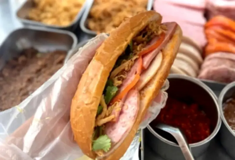 Bộ Y tế vào cuộc vụ 22 người nhập viện sau ăn bánh mì ở Đồng Tháp