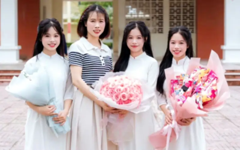 Ba chị em sinh ba cùng đỗ trường chuyên danh tiếng