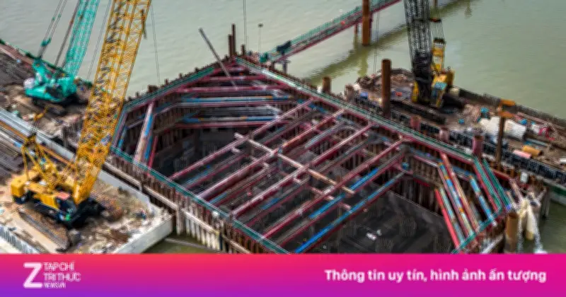 Ba trụ tháp cầu Thượng Cát 7.300 tỷ đồng dần hình thành giữa sông Hồng