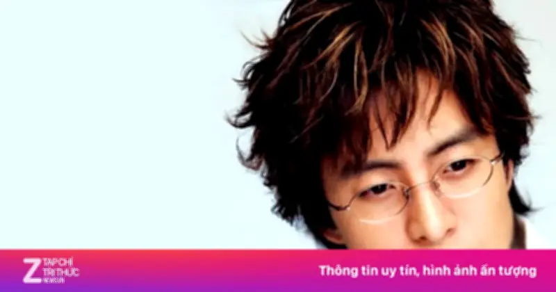 Bae Yong Joon cùng vợ con du lịch Singapore, hội ngộ Park Shin Hye