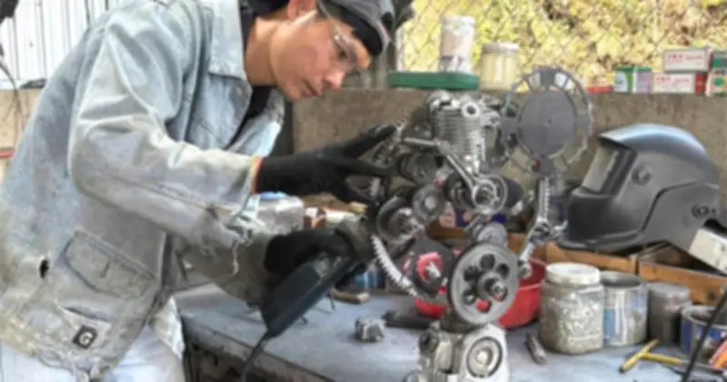 Bước ngoặt từ đống sắt vụn: Hành trình chế tác đồng hồ cơ khí độc đáo