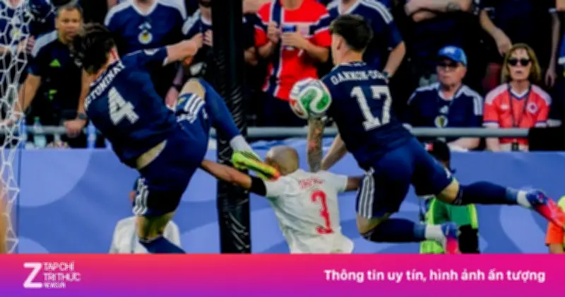 Bức ảnh tạo cơn sốt của hậu vệ MU Mazraoui tại World Cup 2026