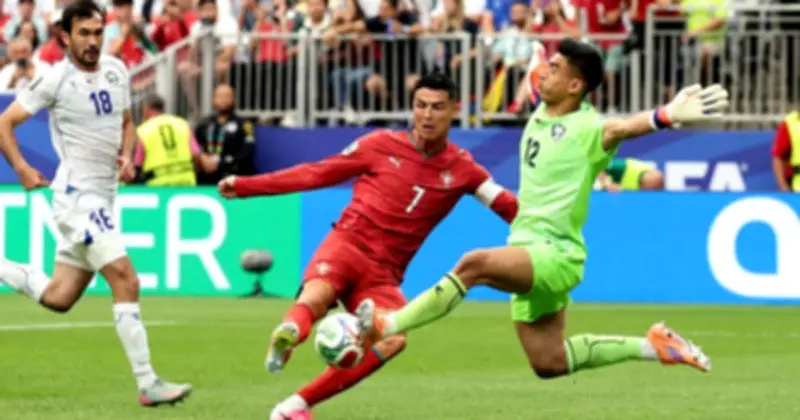Bản lĩnh Ronaldo đưa Bồ Đào Nha vượt khó trước Colombia