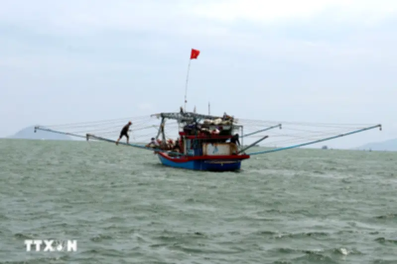 Bão Mekhala tiếp tục mạnh lên nhưng không đi vào Biển Đông