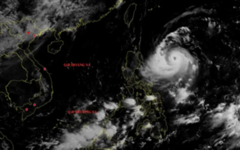 Bão Mekkhala mạnh lên cấp 14, cách Philippines 550 km