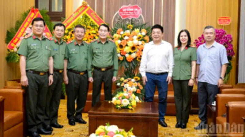 Báo Nhân Dân đón nhiều đoàn chúc mừng nhân Ngày Báo chí Cách mạng Việt Nam