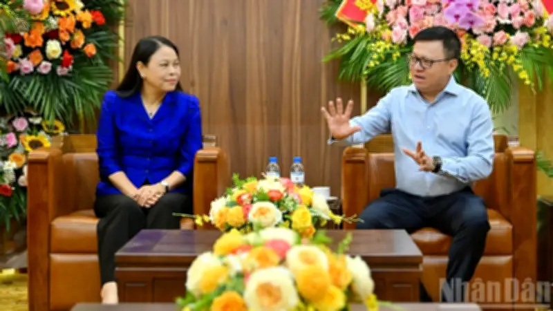 Báo Nhân Dân đón nhận nhiều đoàn đến thăm và chúc mừng nhân Ngày Báo chí Cách mạng