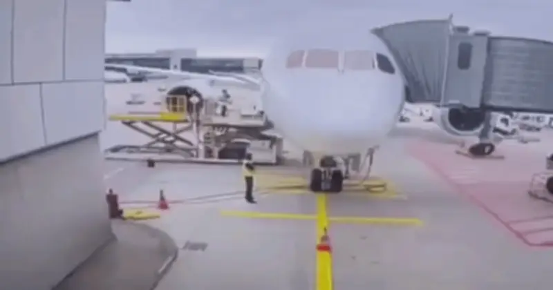 Boeing 787-9 của Lufthansa sập càng trước, mũi chúi xuống đường băng tại Frankfurt