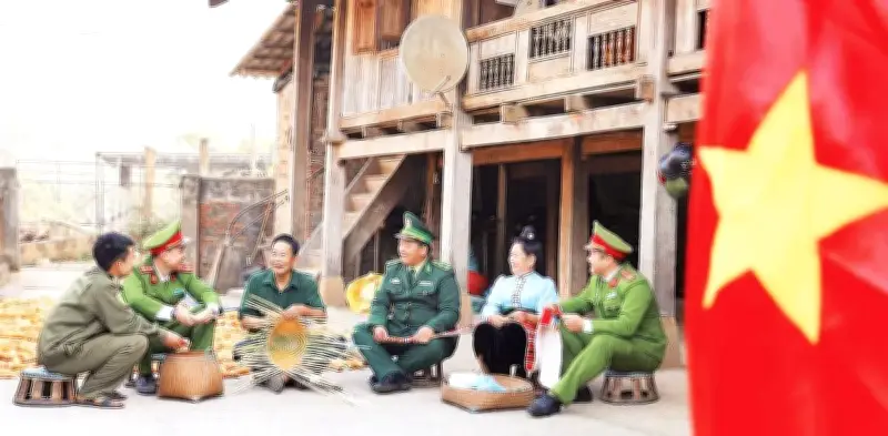 Bắt giữ đối tượng ma túy có vũ khí nóng, một cán bộ công an bị thương