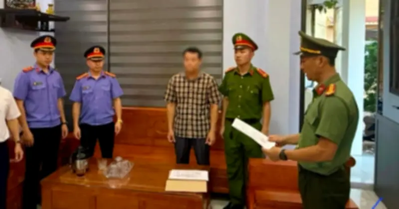 Bắt hiệu trưởng trường tiểu học ở Quảng Trị để điều tra nhận hối lộ