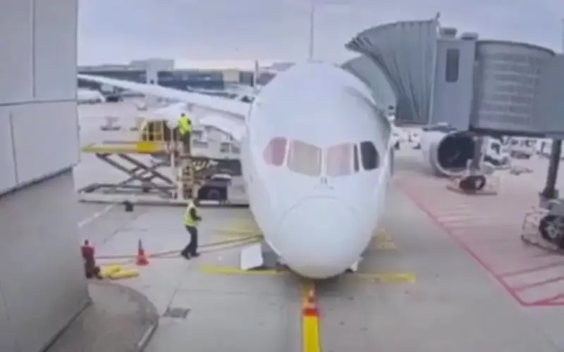 Bất ngờ sập càng đáp máy bay Boeing 787 tại Đức, hủy chuyến bay