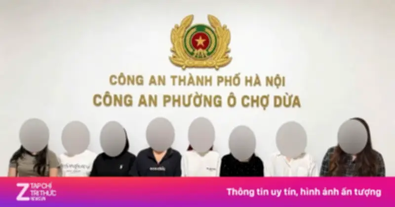 Bắt quả tang 8 thiếu nữ say sưa đánh bạc tại phường Ô Chợ Dừa
