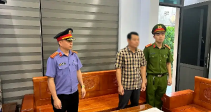 Bắt tạm giam hiệu trưởng trường tiểu học ở Quảng Trị