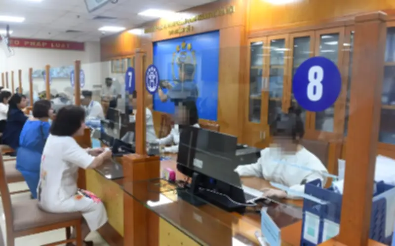 Cụ bà gần 100 tuổi ở Hà Nội gặp khó khi làm giấy ủy quyền