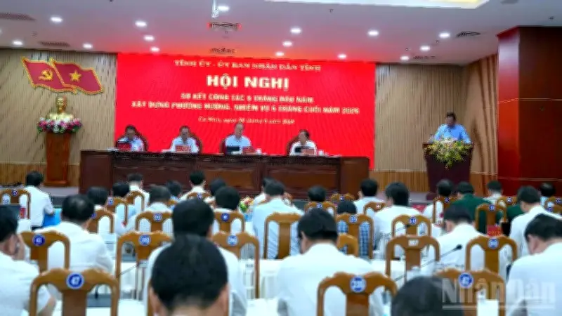 Cà Mau gỡ 'nút thắt' đầu tư, cam kết thúc đẩy dòng vốn