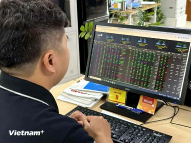 Cổ phiếu bất động sản dẫn dắt VN-Index trở lại mốc 1.800 điểm