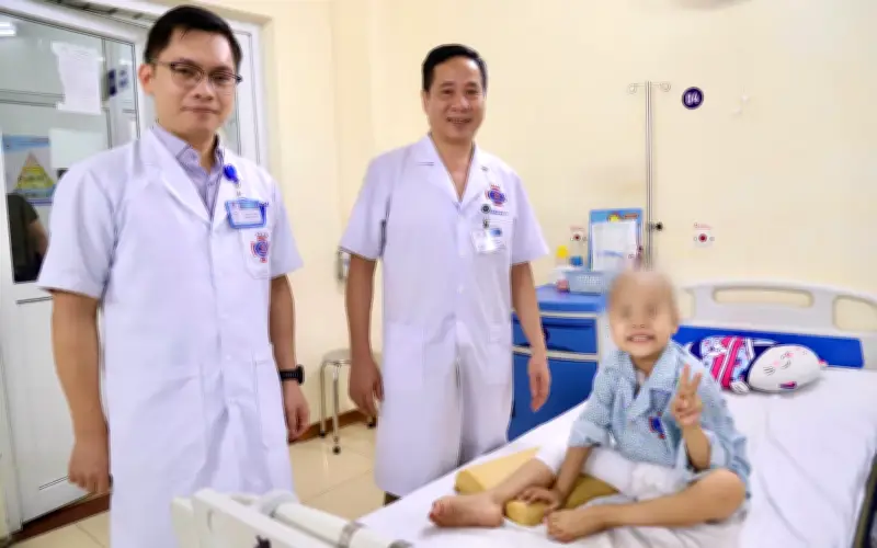Ca phẫu thuật thay khớp tăng trưởng nhân tạo với kỹ thuật hiện đại nhất