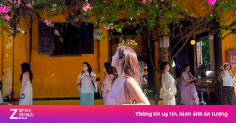 Ca sĩ Hàn Quốc Kim Sori mê mẩn hoa giấy Hội An trong chuyến du lịch ngắn ngày