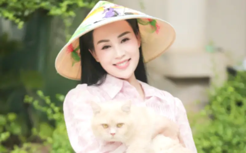 Ca sĩ Khánh Ly: Tiến sĩ âm nhạc, giảng viên Học viện Âm nhạc Quốc gia và cuộc sống đáng ngưỡng mộ