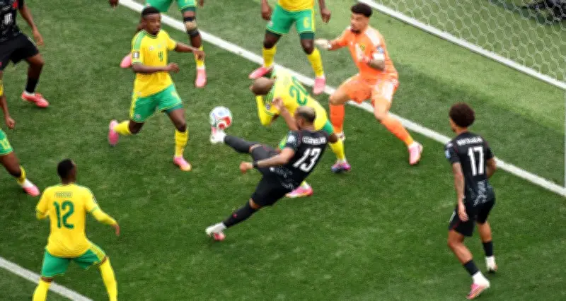 Canada hạ Nam Phi 1-0 ở phút bù giờ, lần đầu vào vòng 1/8 World Cup