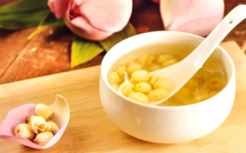 Cách nấu chè hạt sen thanh mát, giải nhiệt ngày nắng nóng tại nhà
