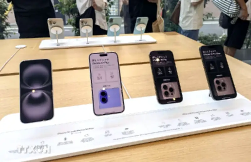 CEO Tim Cook: Apple sẽ tăng giá sản phẩm do thiếu hụt chip nhỏ vì AI