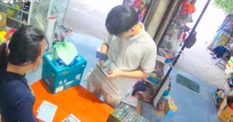 Chủ cửa hàng văn phòng phẩm trả lại 7 triệu đồng cho khách Trung Quốc