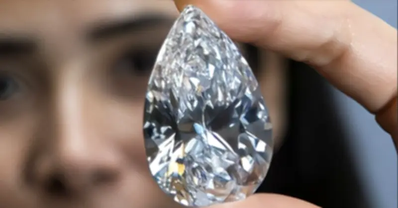 Đế chế kim cương rúng động: Những viên đá quý và cái giá bằng sinh mạng