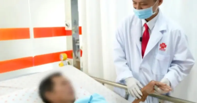 Chủ quan đau bụng, người đàn ông 54 tuổi phải cắt toàn bộ dạ dày vì ung thư