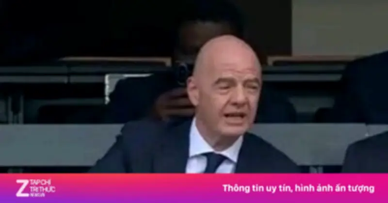 Chủ tịch FIFA 'phân thân' xem 2 trận World Cup cùng giờ nhờ máy bay riêng