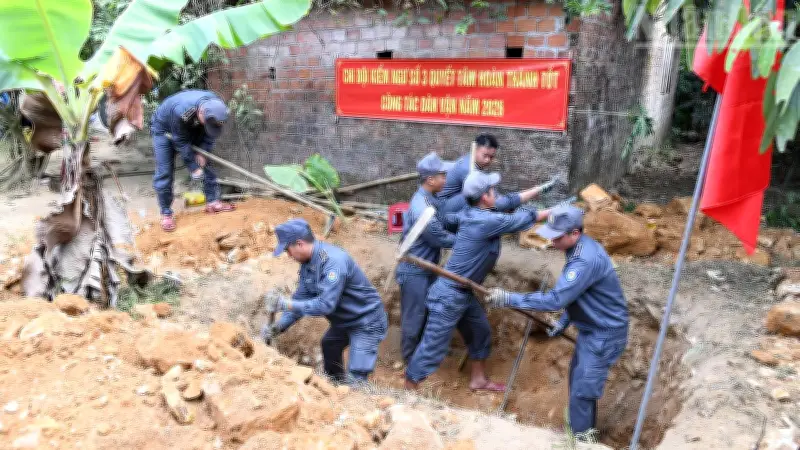 Chi đội Kiểm ngư số 3 xây dựng 21 nhà vệ sinh cho đồng bào Cor