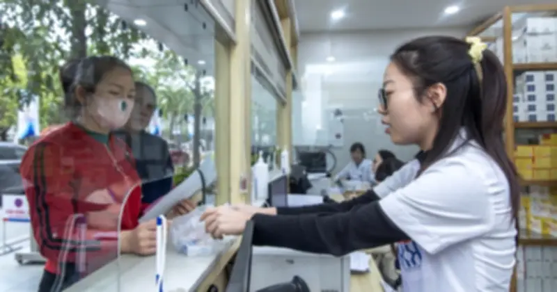 Chi phí y tế từ tiền túi người dân Việt Nam vẫn cao gấp đôi khuyến nghị WHO