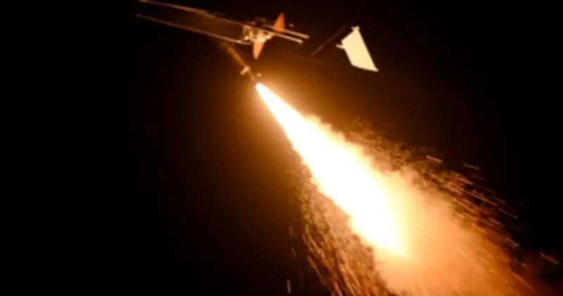 Chiến sự Ukraine ngày 1.578: Hai bên tập kích lẫn nhau, UAV tấn công nhà máy lọc dầu Nga cách xa 2.500 km