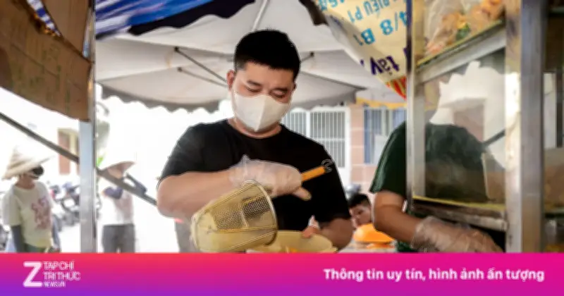Chàng trai bỏ nghề dược sĩ kế thừa tiệm bánh canh cua đạt Michelin