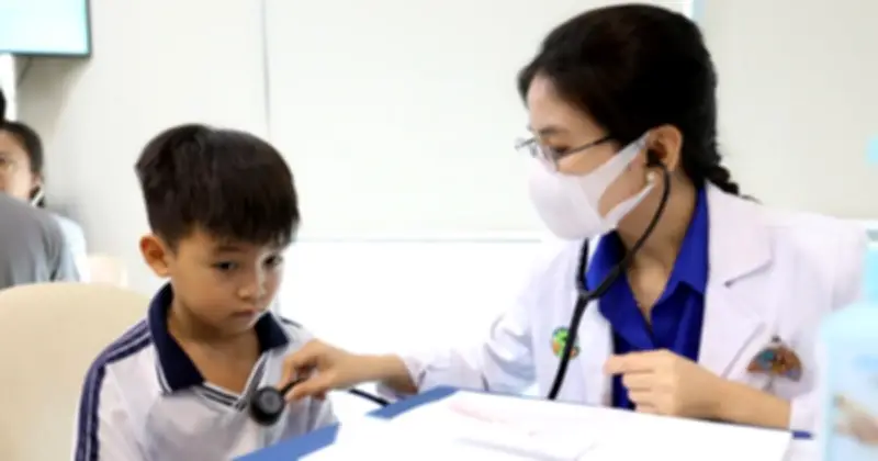 Chương trình 'Cùng con đi tiếp cuộc đời' khám sức khỏe miễn phí cho trẻ mồ côi