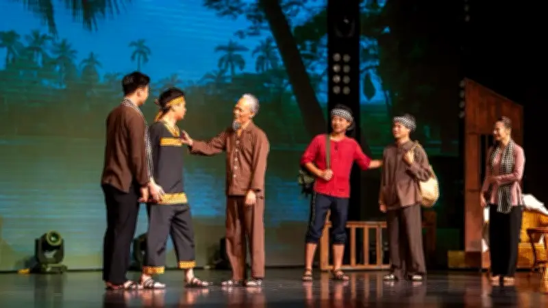 Chương trình nghệ thuật 'Bác Hồ - Hai tiếng thiêng liêng' gây xúc động tại Đại học Thăng Long