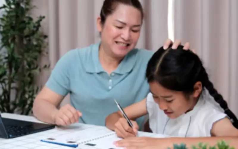 Chuyên gia giáo dục: Cha mẹ cần ngừng làm 4 điều này khi con sau 6 tuổi