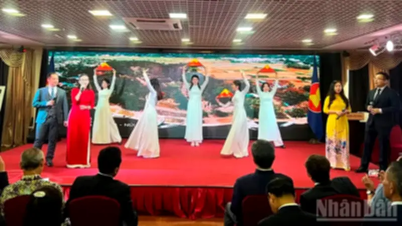 Chuyên gia Nga: Việt Nam là bạn, đối tác tin cậy và cầu nối Nga-ASEAN